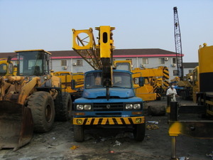 工地吊車 價(jià)格波動(dòng)、供應(yīng)選擇與品牌競(jìng)析